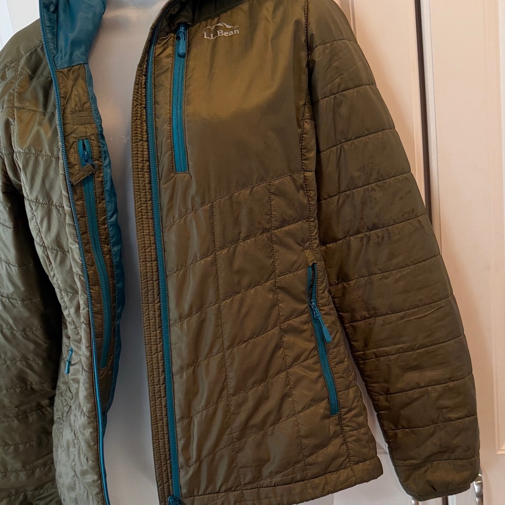 L.L.Bean PrimaLoft Packaway Hooded Jacket in olive green with teal accents - Picture 11 of 16